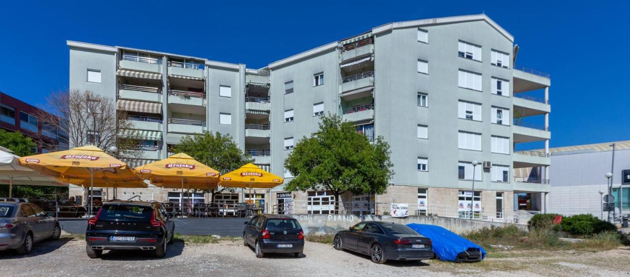 Nika Aparment With Large Balcony And Bbq Apartman