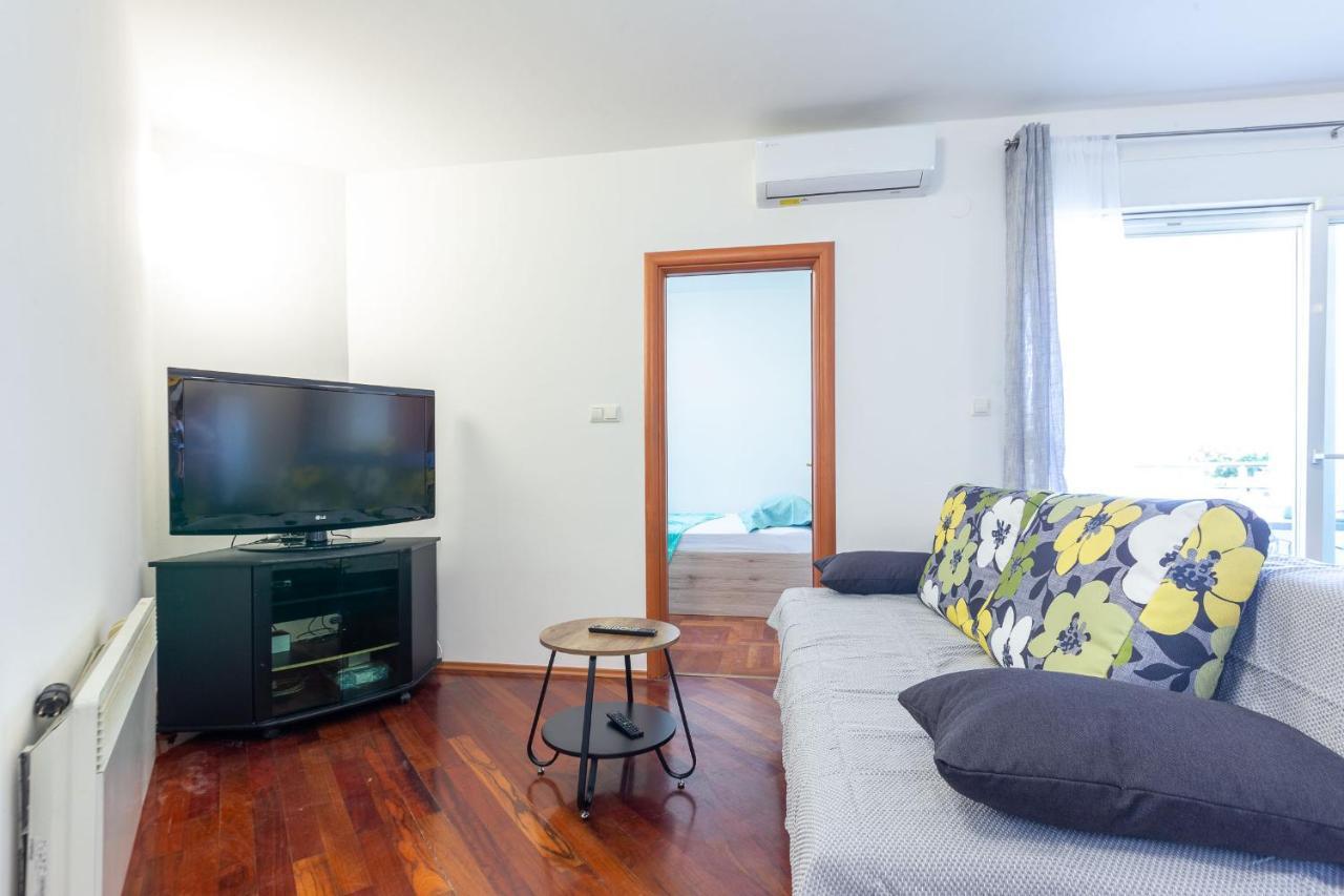 Nika Aparment With Large Balcony And Bbq Apartament *