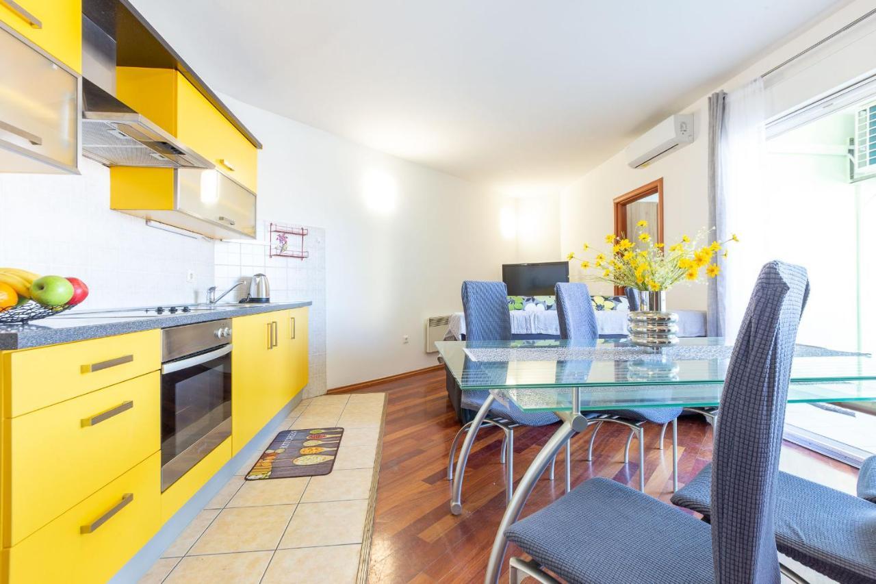 Nika Aparment With Large Balcony And Bbq Appartement Zadar